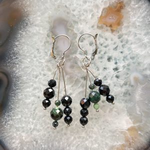 Uhani Zeleni aventurin in Oniks